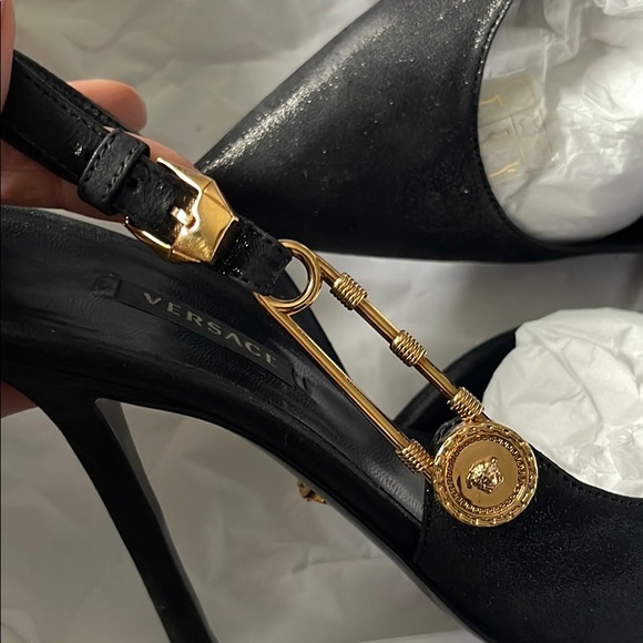 VERSACE SAFETY PIN PUMPS 37.5 - Picture 6 of 6